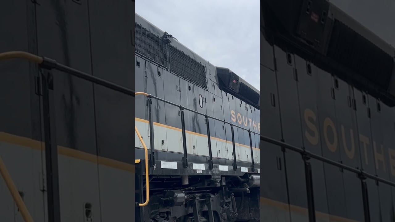 Southern GP38-2 5000 startup