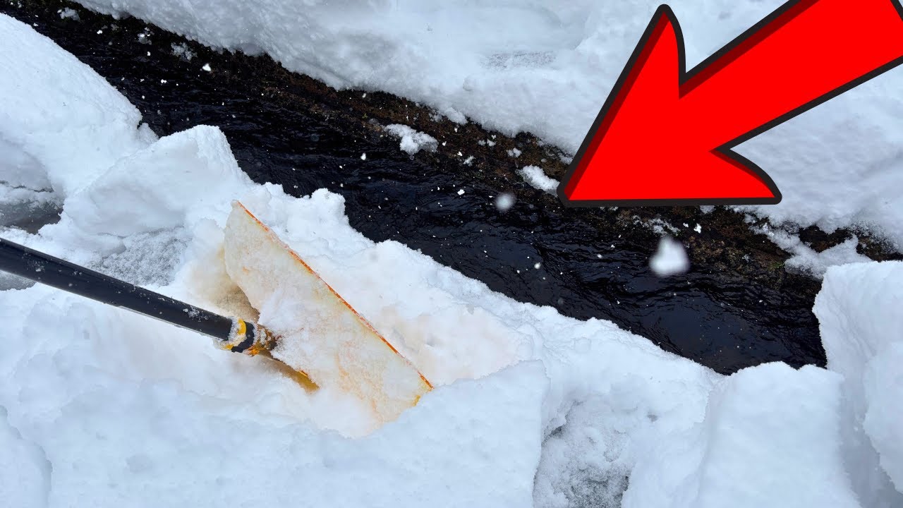 Satisfying Snow Removal into Fast Flowing Gutter with Heavy Snow ASMR Japan #009
