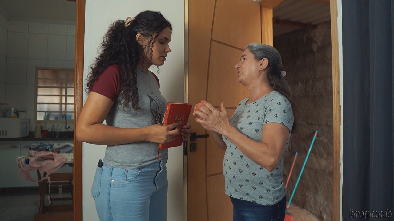 Mulher Provoca vizinha por sua Fé Mas o final é Surpreendente