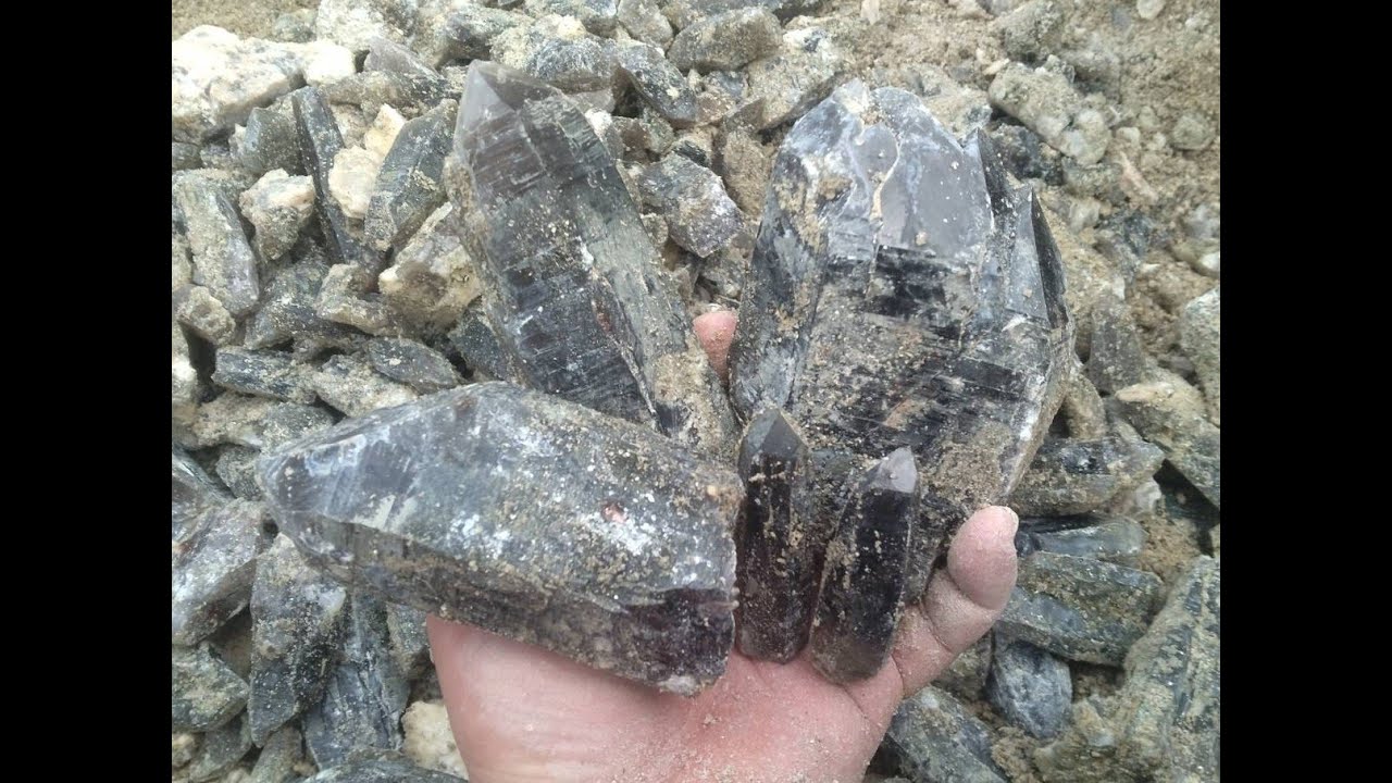 2025鉱物採集動画〜煙水晶の大ガマ(pegmatite pocket)〜①