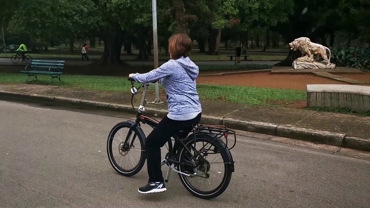 Ensinando adultos da 3a. idade a andar de Bike