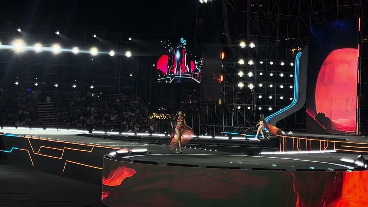 Swimsuit Miss Cosmo (FANCAM)