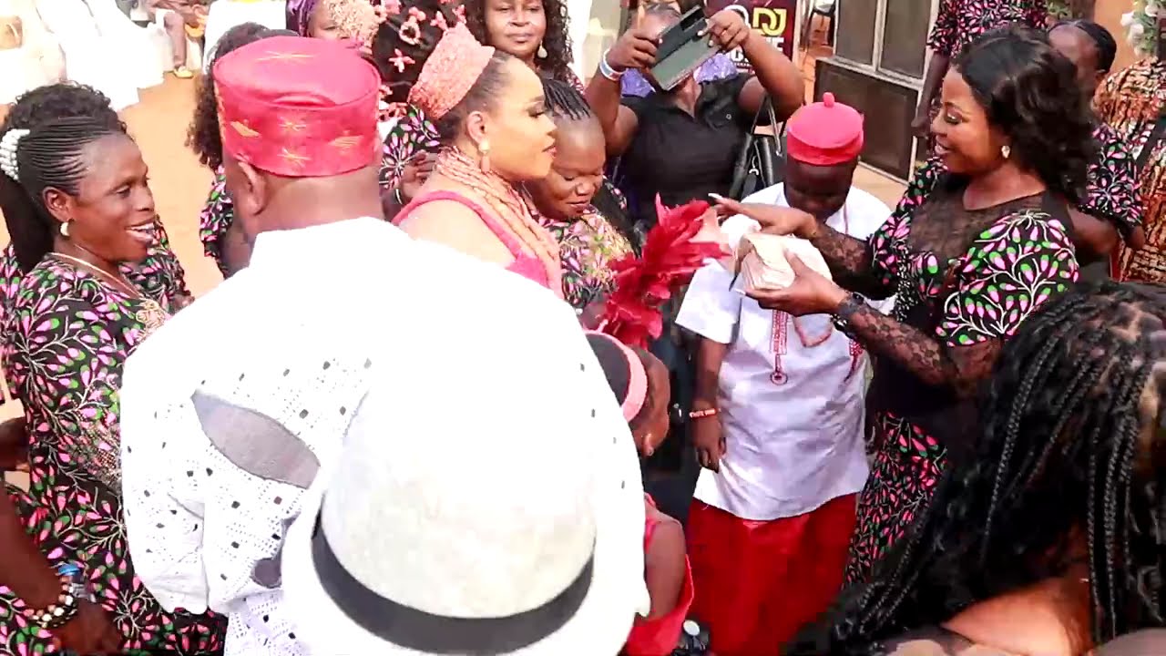 Josephine and Smart Ties the Nuptial Nut in a grand style