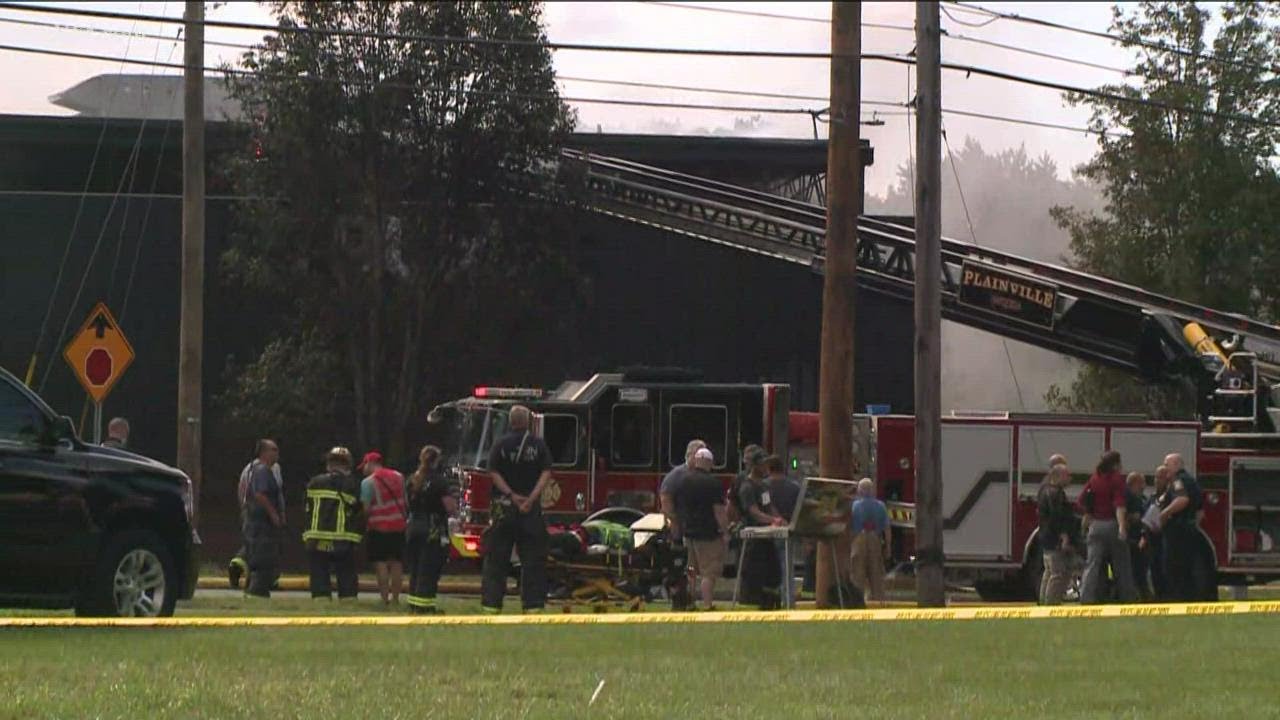Plane crashes into a building in Farmington