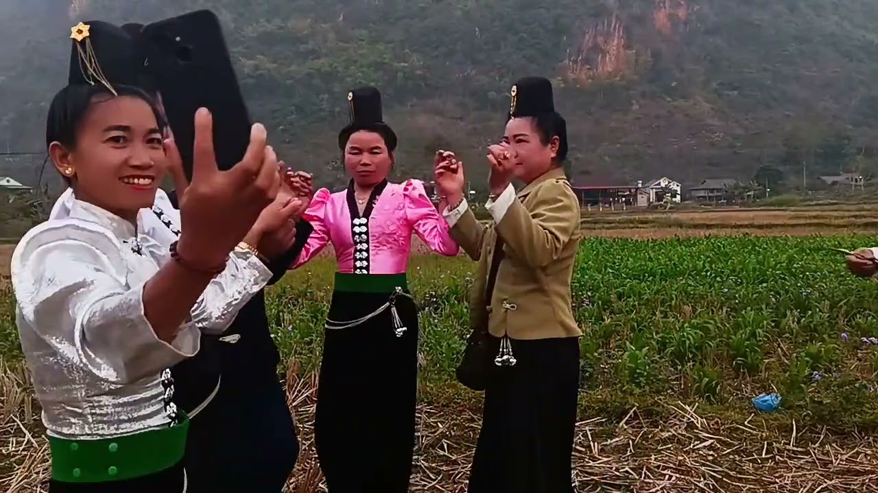 Hoàng Thị hát Theo đàn ah hiến rất hay đắm 