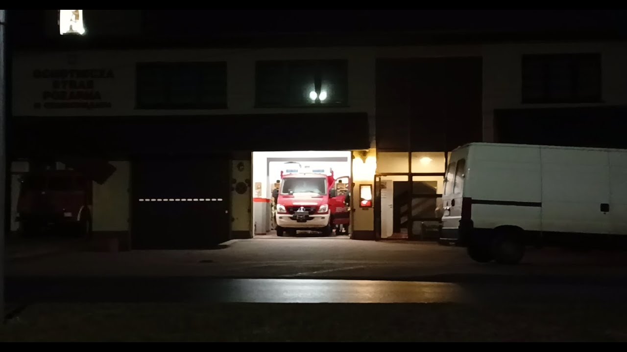 Alarmowanie i wyjazd alarmowy OSP Czarnowąsy do drzewa na drodze