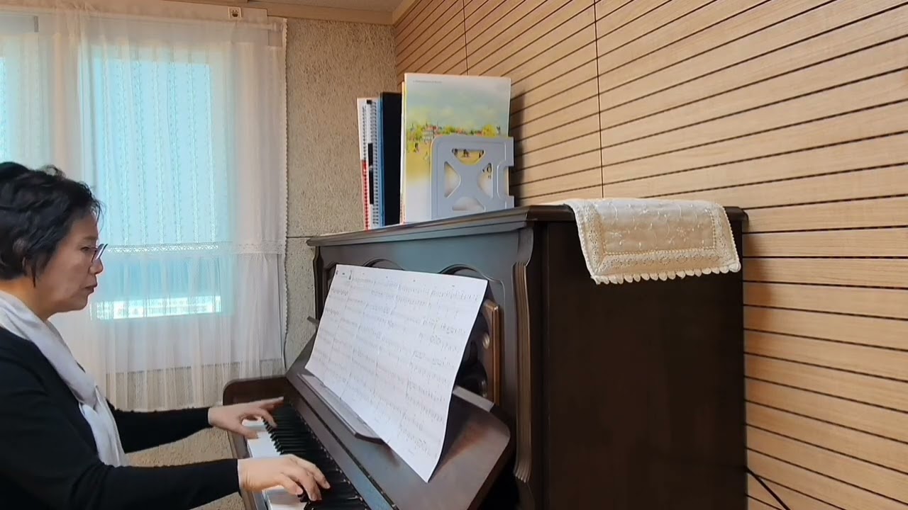 할머니가 연주하는  KPop  Demon  Hunters /  Golden  (soundtrack from the Netflix Film)