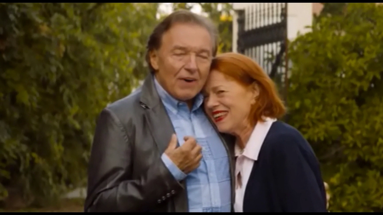 Karel Gott, Iva Janzurová & Charlotte Ella Gottová in Decibely lásky (2016) - To stárnutí zrádné