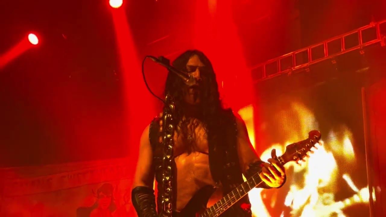 W.A.S.P. - Sleeping (in the Fire) 