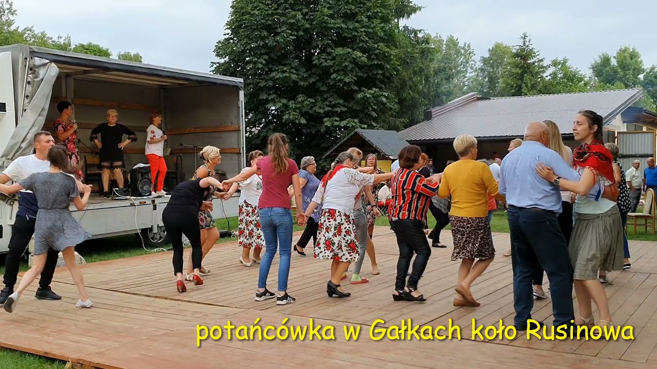 Wiejska potańcówka w Gałkach na podwórku u Bogusi Grzywy