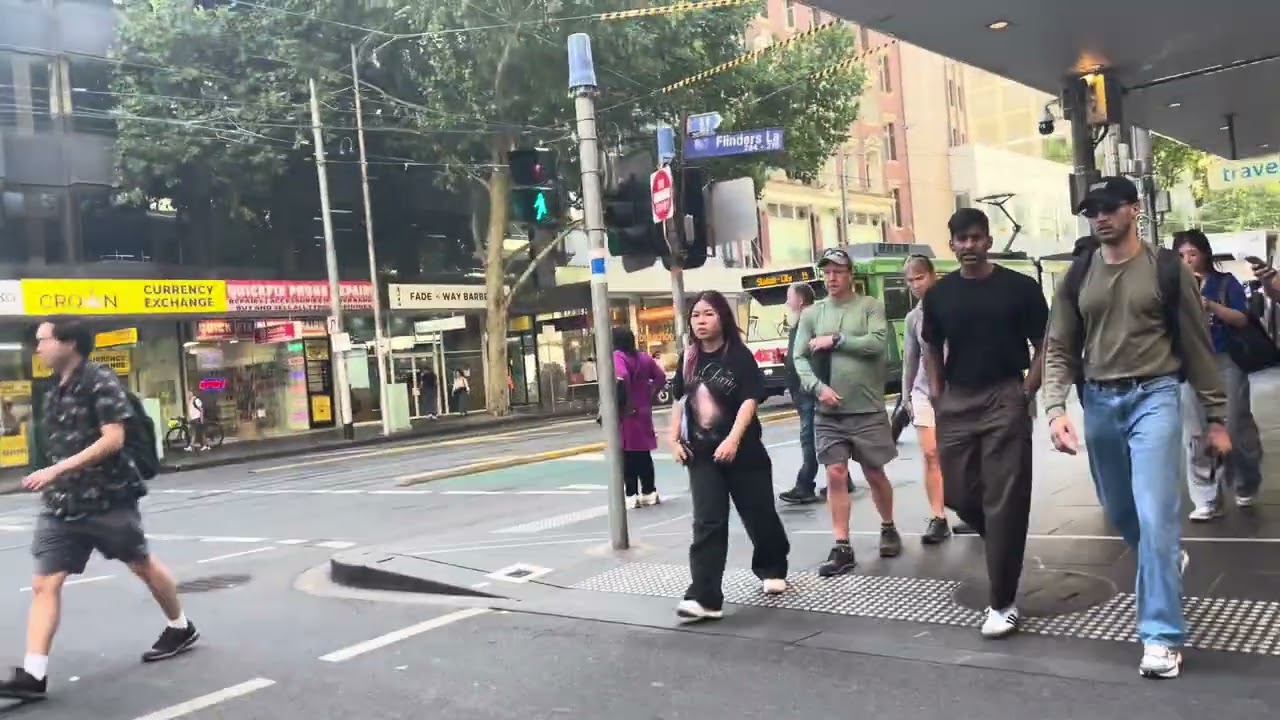 Aldridge Traffic Systems LED traffic lights @ Elizabeth St & Flinders Ln, Melbourne CBD