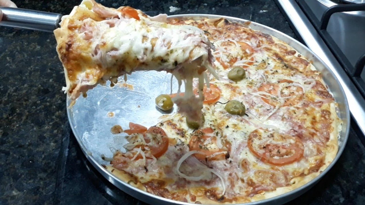 Como fazer DELICIOSA PIZZA COM MASSA DE PASTEL ( BORDA recheada com queijo)