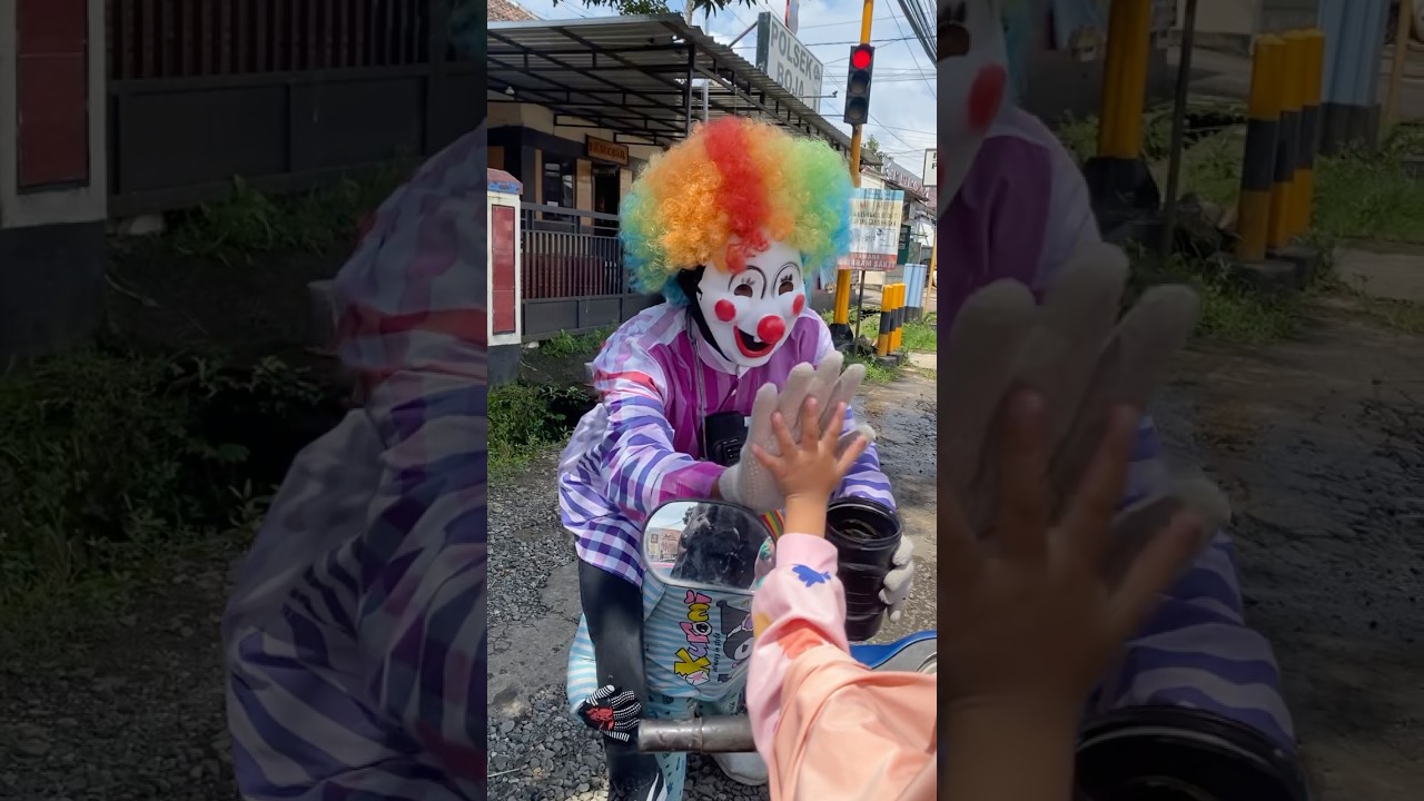 BAYI GENDONG BADUT LUCU #shorts #viral #badut #badutlucu #lucu #joget #gendong #gemes #funny #cute