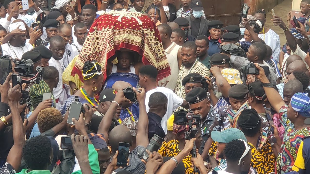 WATCH THE MOMENT ARUGBA OF OSUN OSOGBO FESTIVAL 2024  CARRY D SACRIFICE TO THE GODDESS OF THE RIVER