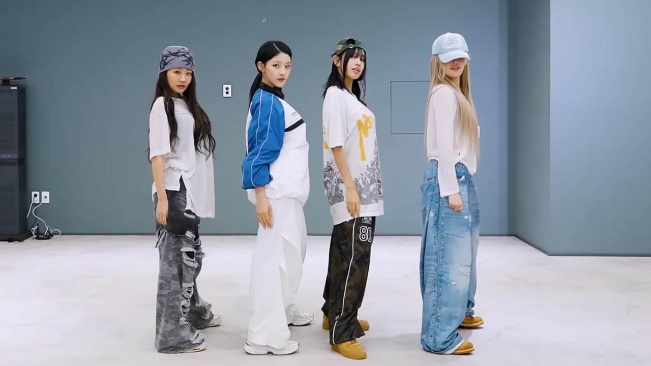 KISS OF LIFE - 'Lucky' Dance Practice [MIRRORED]