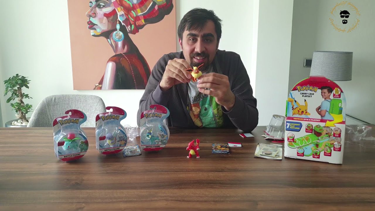 Pokemon figürleri ve Çok kıymetli bir POKEMON kartı!!!!