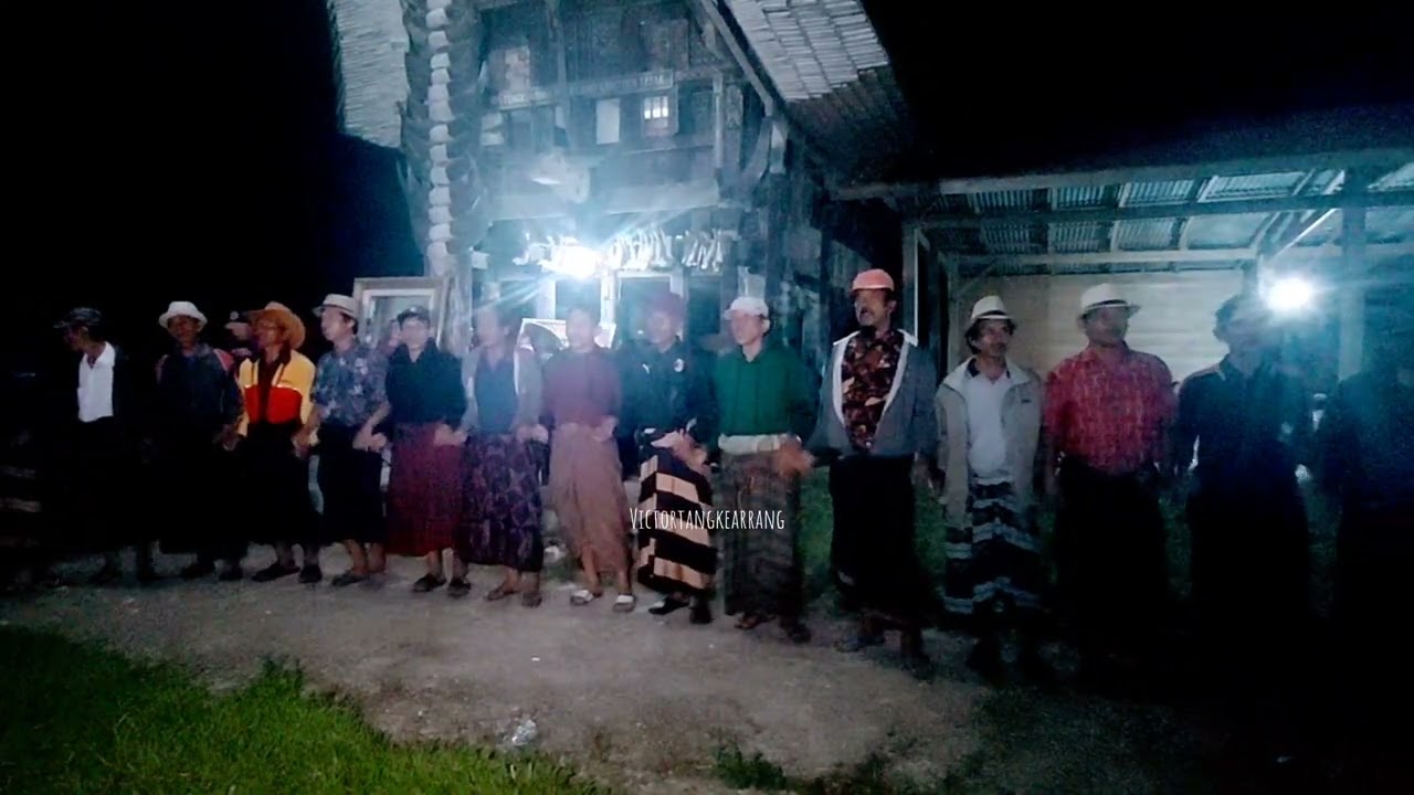 badong atau toma'badong  durasi lama di ritual Almh. indo' kalasso'