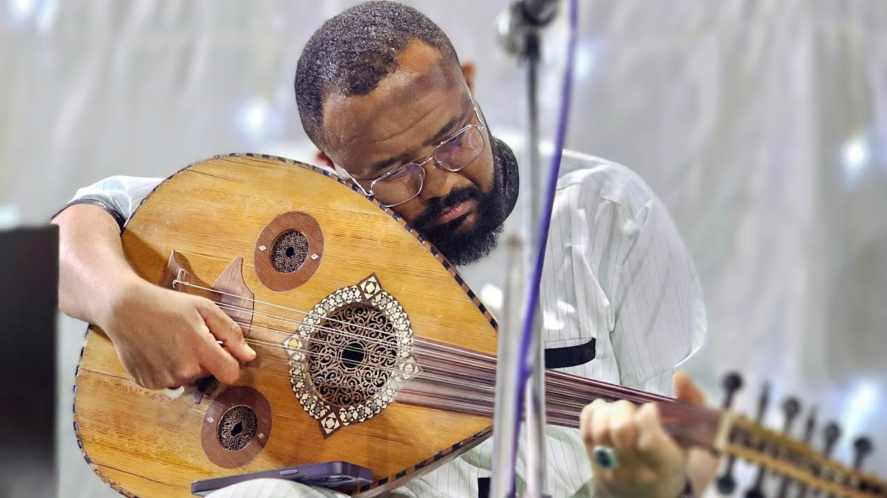 (كتمانك يامواطن) يالغادي فالطوموبيل للفنان 🎤👈حكيم #حمودة 📷🎵🎶رششوق طايح 🪘
