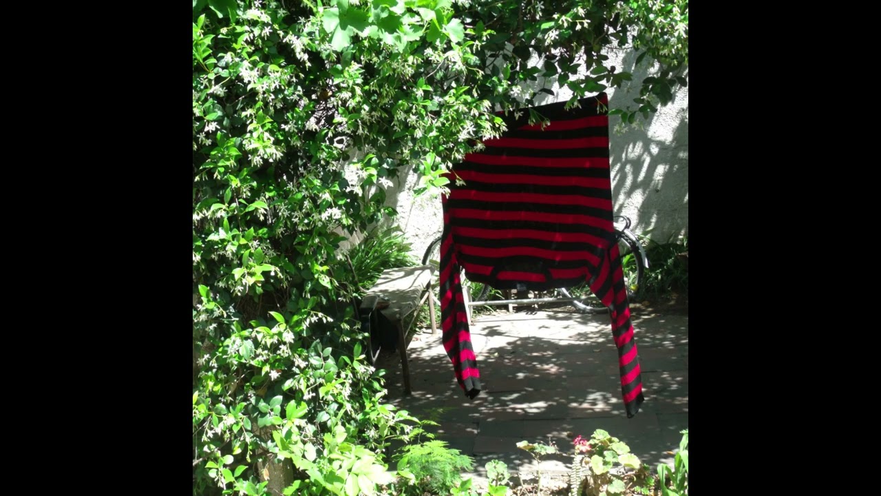 benxuuh - pullover rojo y negro [Full EP]