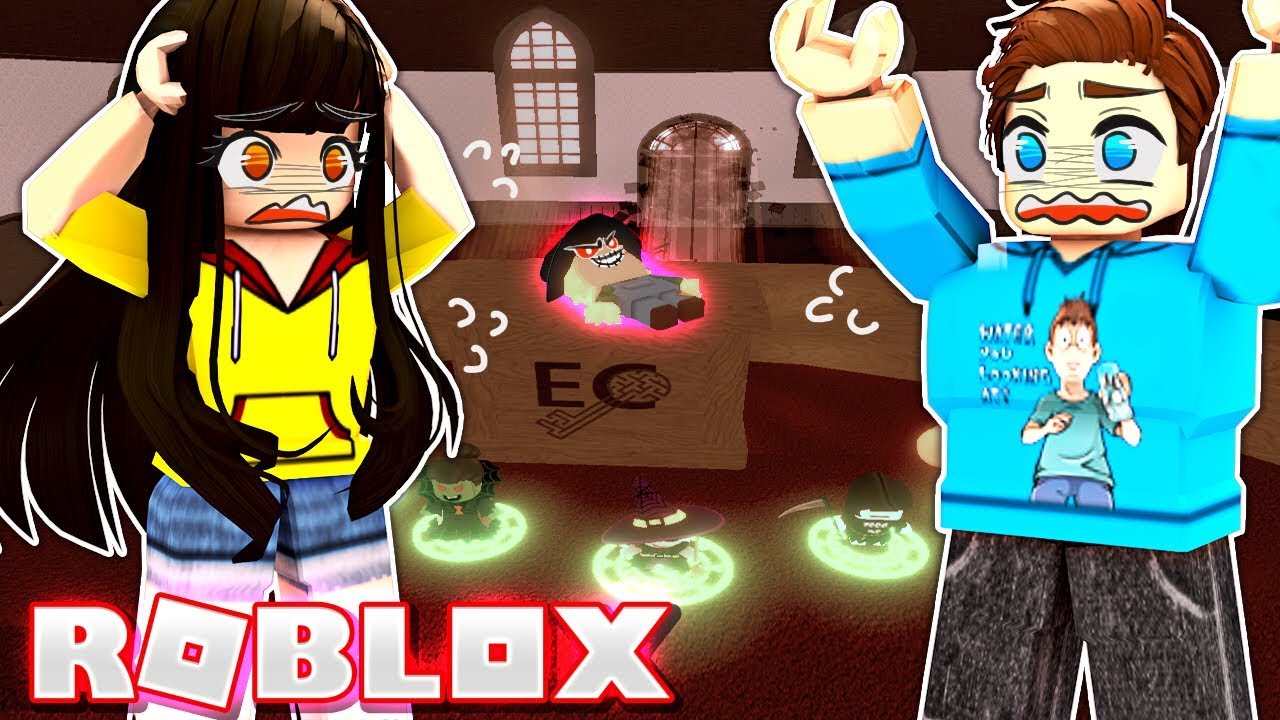 We Must Escape this SPOOKY Twilight Manor! (Roblox)