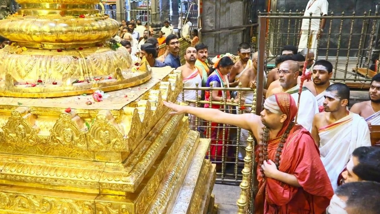 ಆಂಧ್ರಪ್ರದೇಶದ ಶ್ರೀಕಾಳಹಸ್ತೀಶ್ವರಾಲಯಕ್ಕೆ ಭೇಟಿ ನೀಡಿದ ಶೃಂಗೇರಿ ಜಗದ್ಗುರು ಶ್ರೀವಿಧುಶೇಖರ ಭಾರತೀ ಮಹಾಸ್ವಾಮಿಗಳು