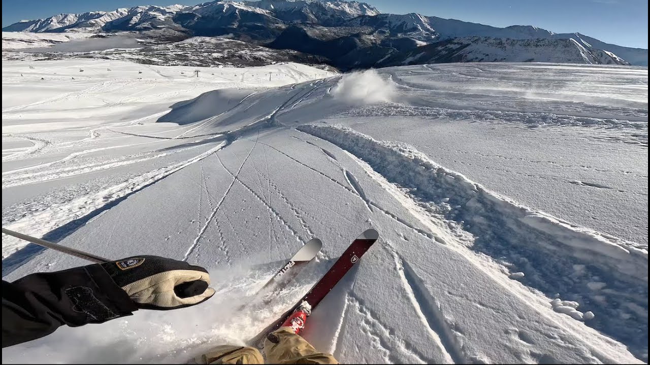 Straightline through the couloir?! // Freeride skiing at Les Sybelles 2025 // GoPro Hero 13 Black 4K