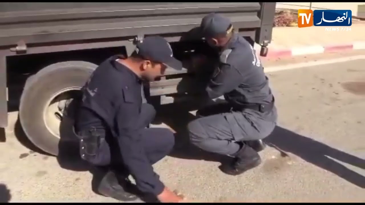 بشار: توقيف 3 أشخاص وحجز 8 كلغ من المخدرات داخل العجلة الإحتياطية للشاحنة