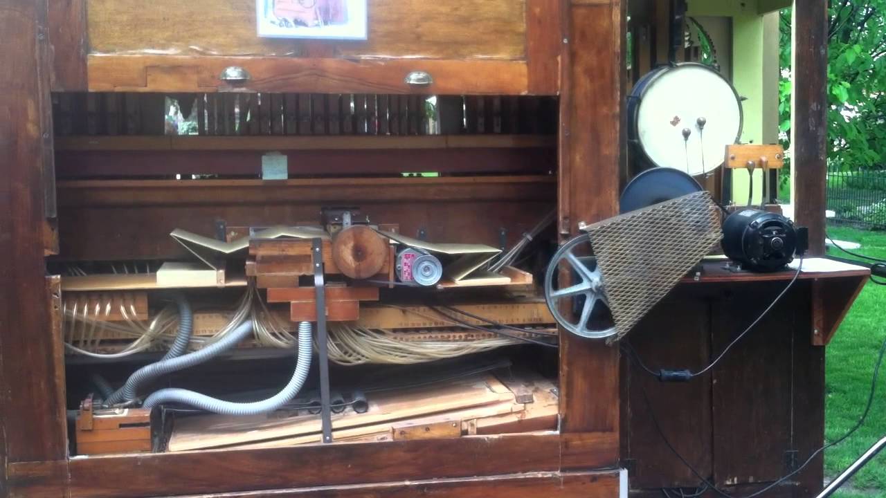 Tulip Time pella Iowa glockenspiel really cool during tulip festival 2015