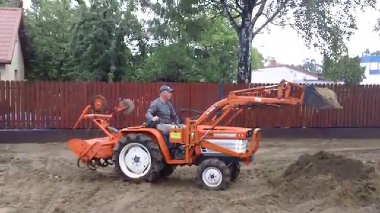 Japoński traktorek ogrodowy z ładowaczem czołowym.Kubota 1600. www.akant-ogrody.pl