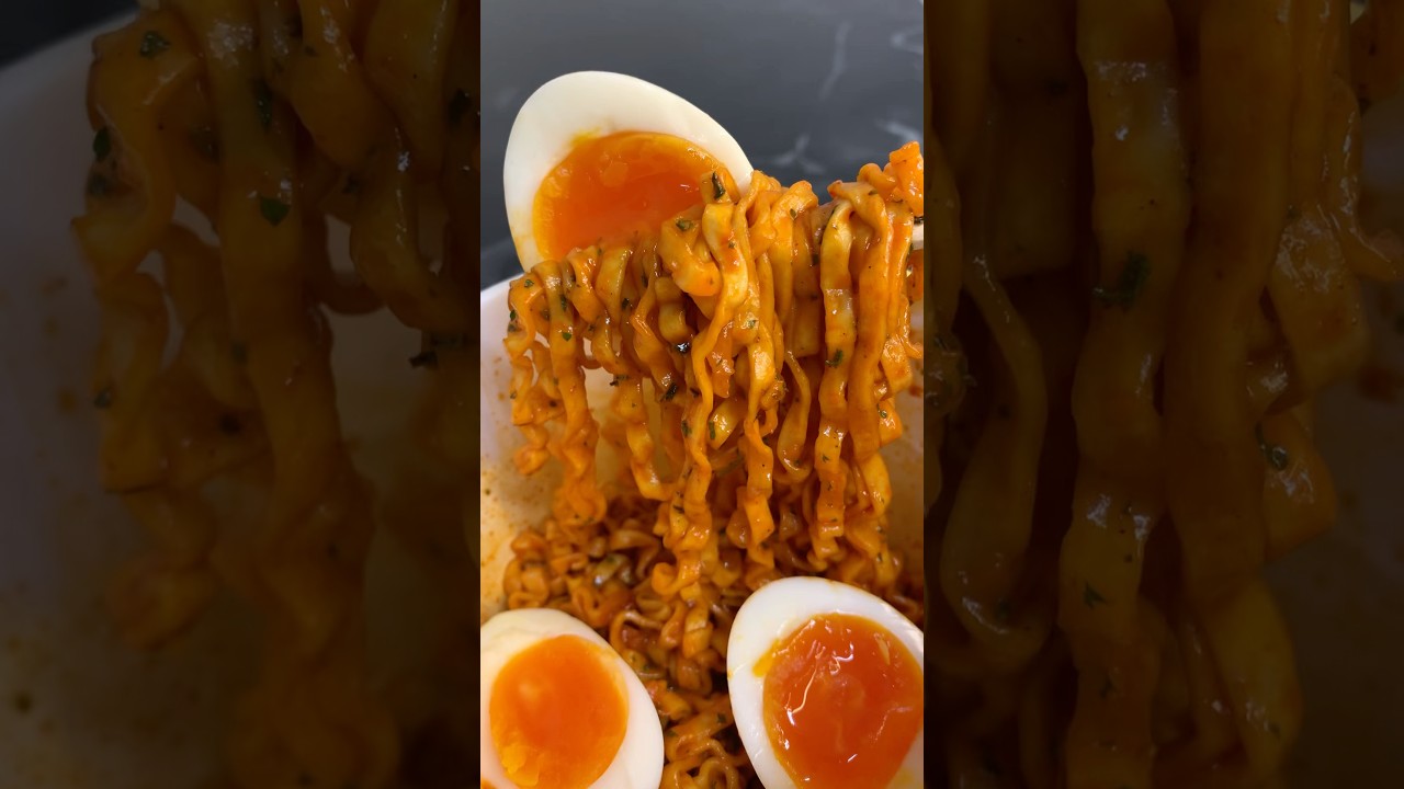 Mì cay samyang với trứng lòng đỏ Samyang Spicy Noodles with Egg Yolk