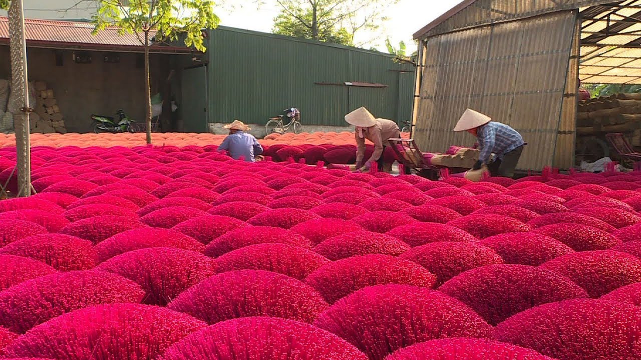Hanoi’s incense industry busy ahead of Lunar New Year