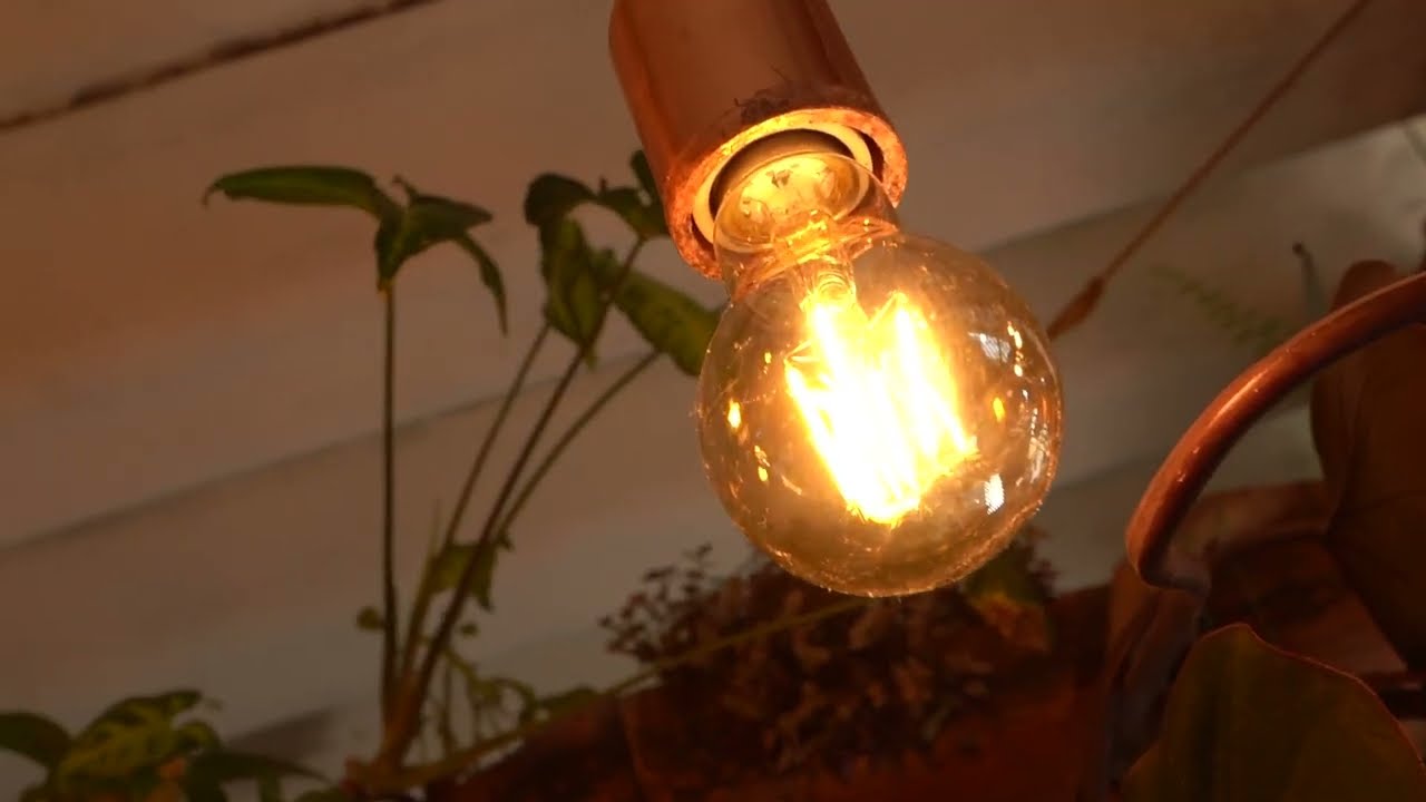 L&acirc;mpada LED RETR&Ocirc; Vintage A60   Bulbo Filamento   4W Fum&ecirc;