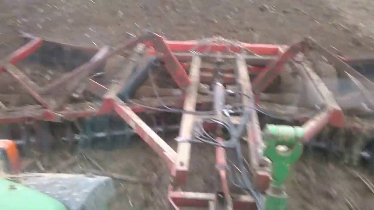John deere 8330 ih x tárcsa napraforgó tarló hántás! :)