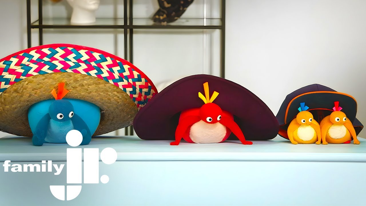 Trying On Hats! | Happy Holidays | Family Jr.