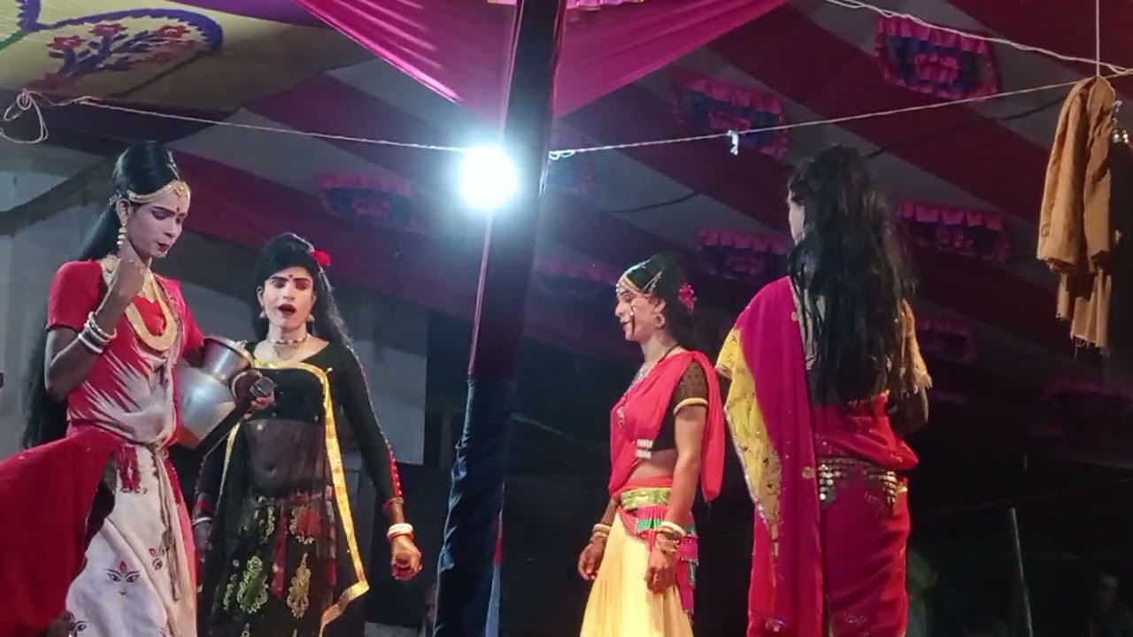 বেহুলা যখন তার সখিদের নিয়ে জলের ঘাটে চান করতে যায় মনসা এসে অভিশাপ দেয় বিষহরি বেহুলা  গান 