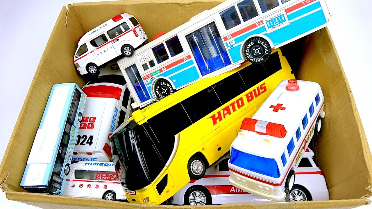 救急車とバスのミニカーが走る！緊急走行テスト！サイレンありで坂道を走ってく。