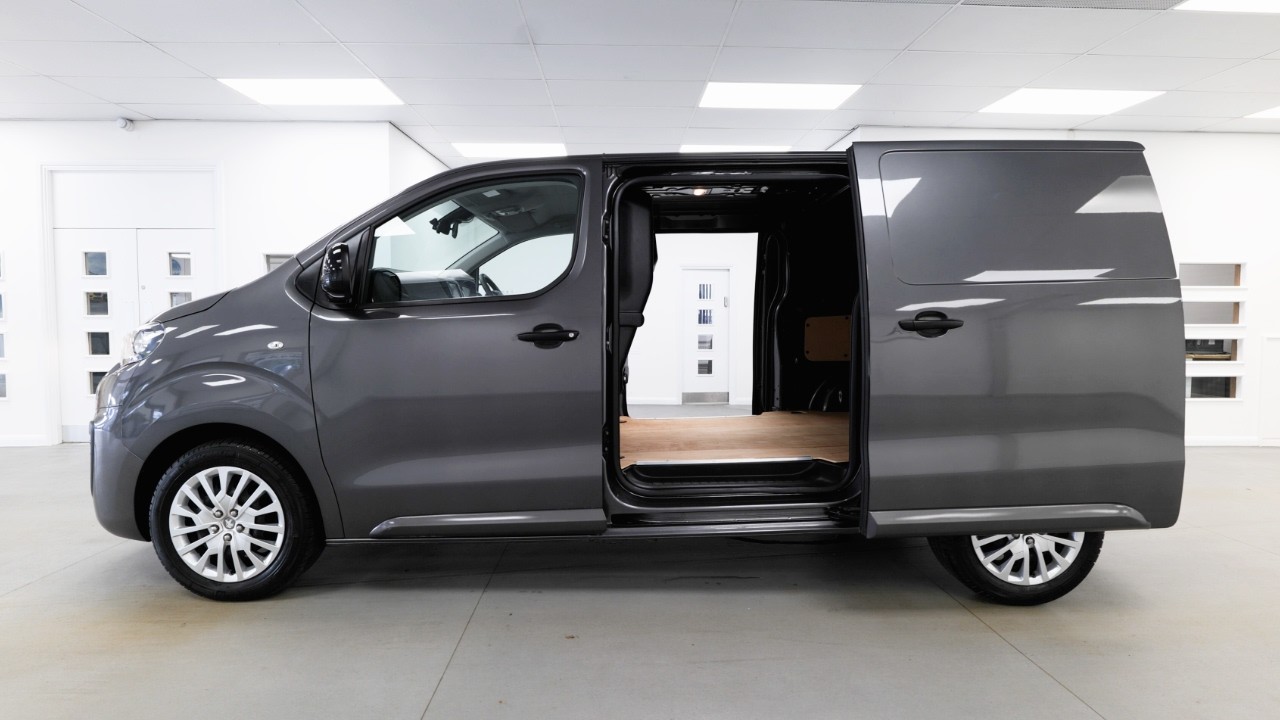 Peugeot Expert 1400 2.0 Asphalt Premium + Edition Medium Wheelbase  Automatic - BK24 VLC - VanStar