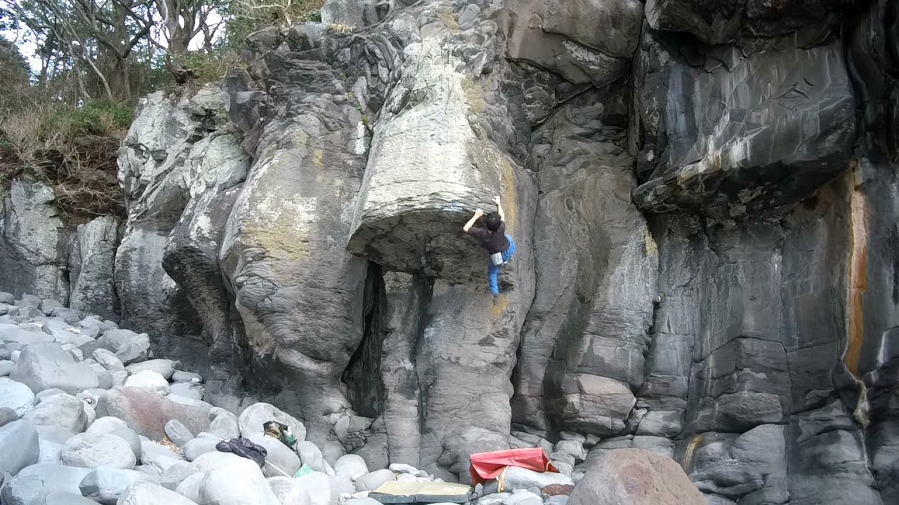 静岡県 城ヶ崎ボルダー　悟空ハング　１級