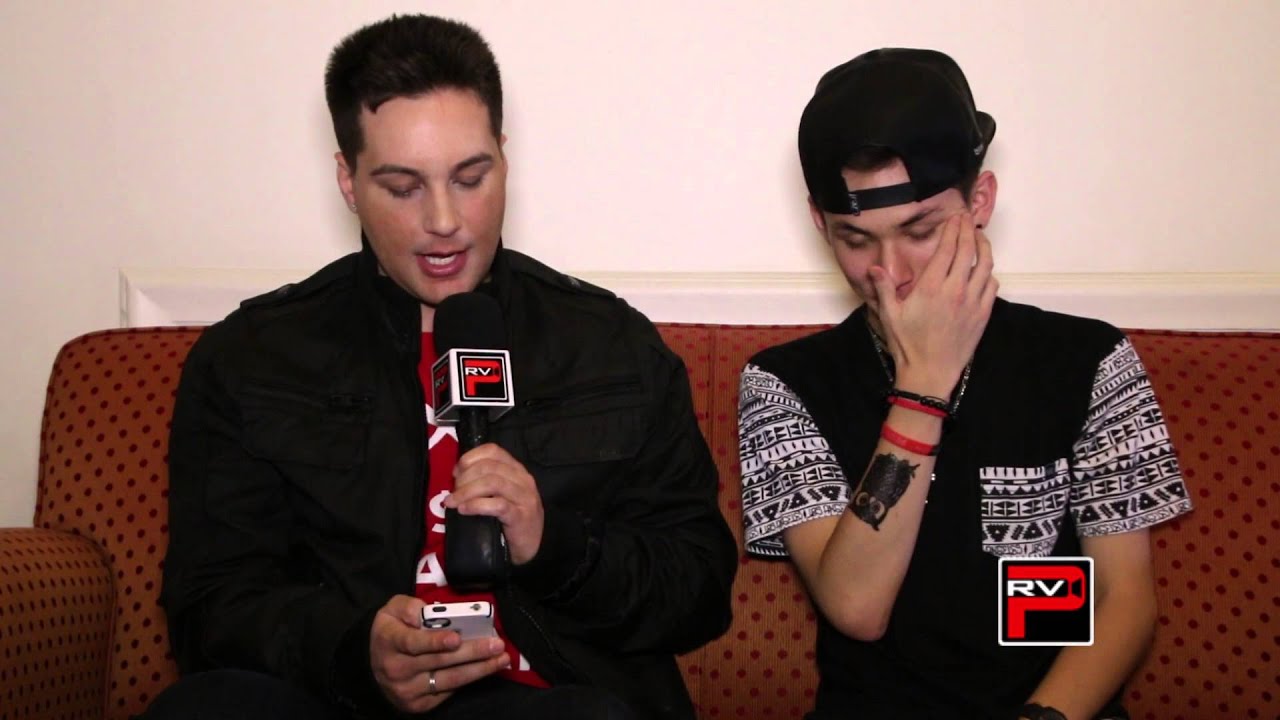 Carter Reynolds Becomes A Stipper, Trades Places with Nash Grier & Talks Ariana Grande!