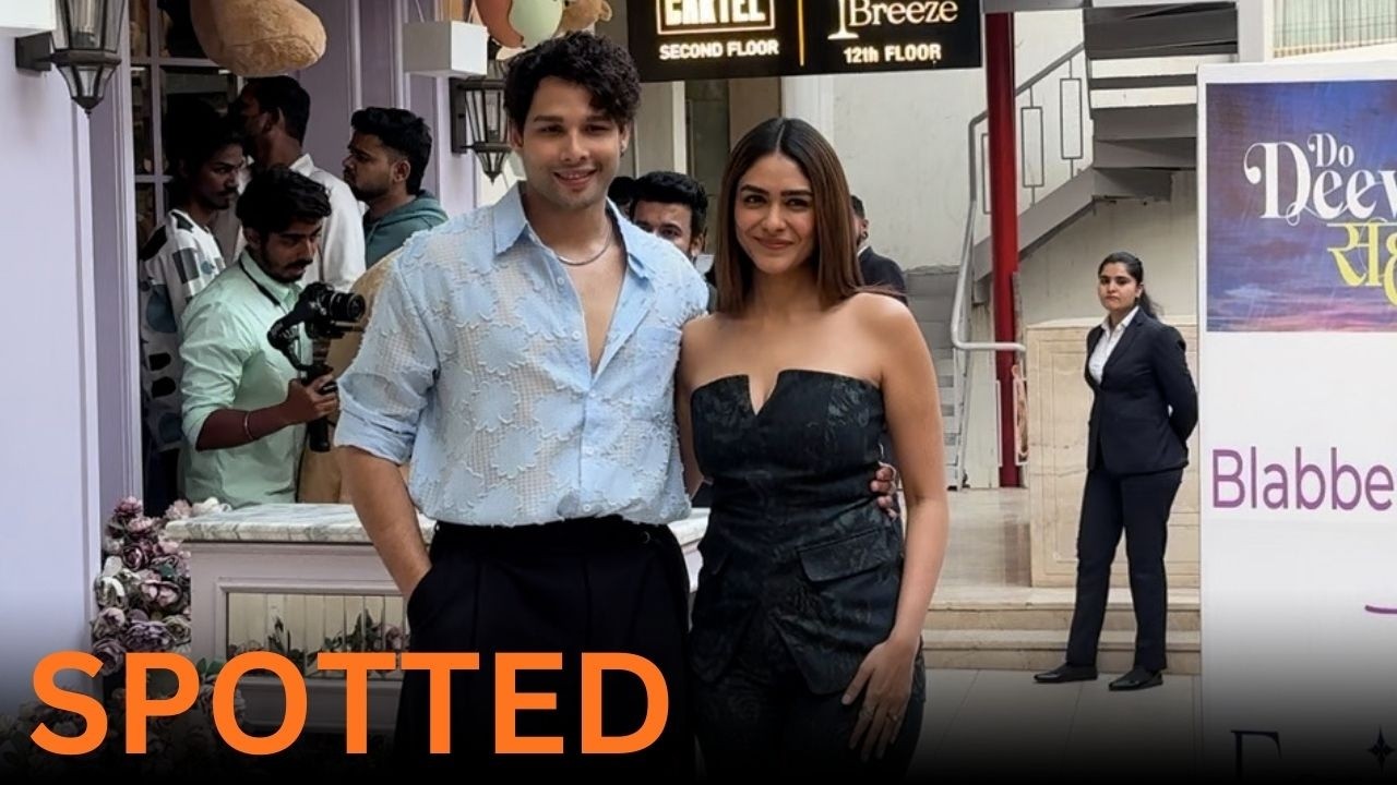 Mrunal Thakur & Siddhant Chaturvedi Spotted At Juhu