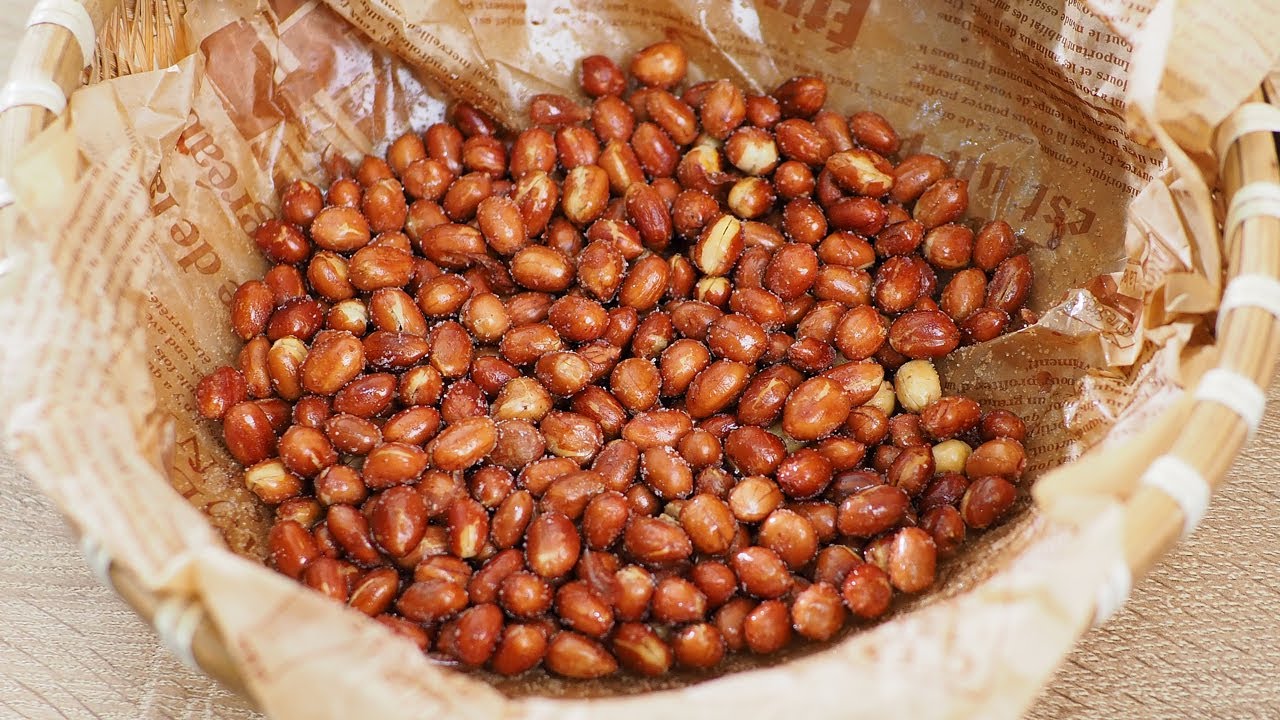 C&aacute;ch l&agrave;m lạc rang muối gi&ograve;n ngon kh&ocirc;ng bị ỉu cho người mới