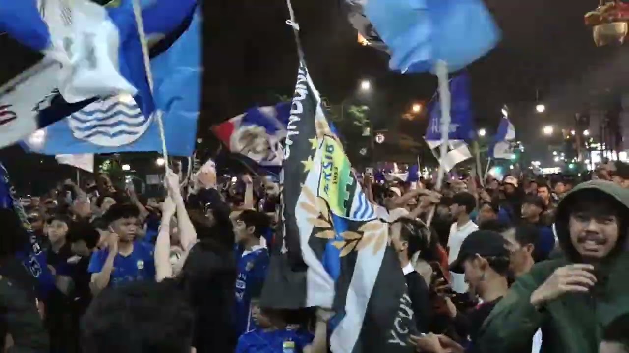 HALO-HALO BANDUNG ALA BOBOTOH