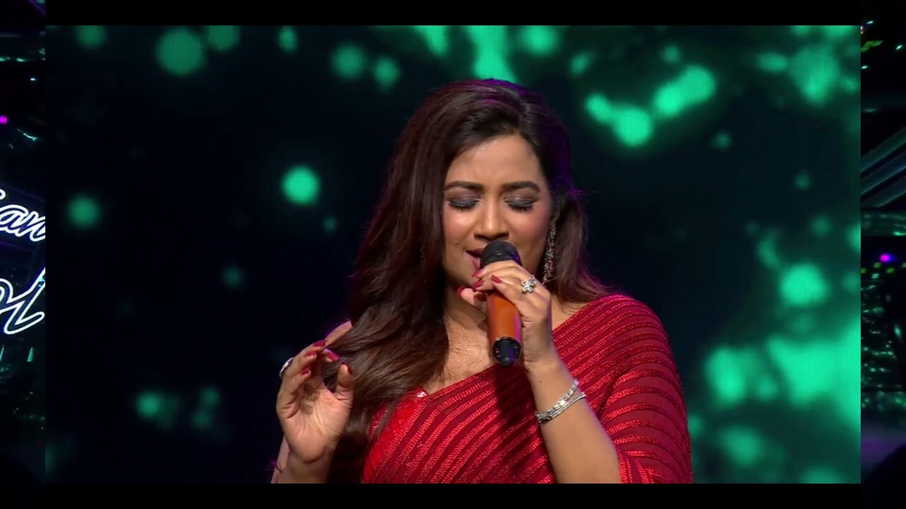 Ae ri sakhi from movie subedar by Shreya ghoshal Live in Indian Idol