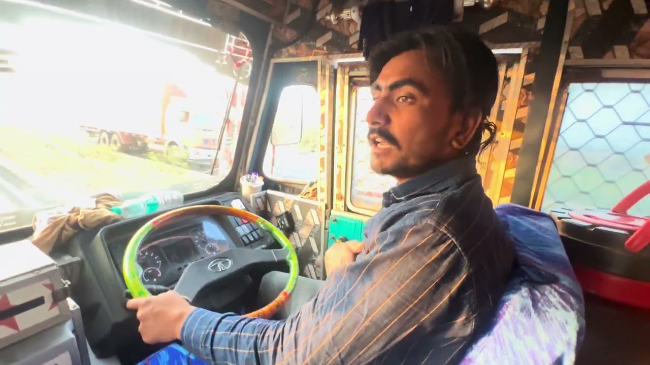 महाराष्ट्र Solapur-कर्नाटक zalki बॉर्डर पर RTO Checkpost: अवैध वसूली का सच और हमें रोकने की कोशिश”। 