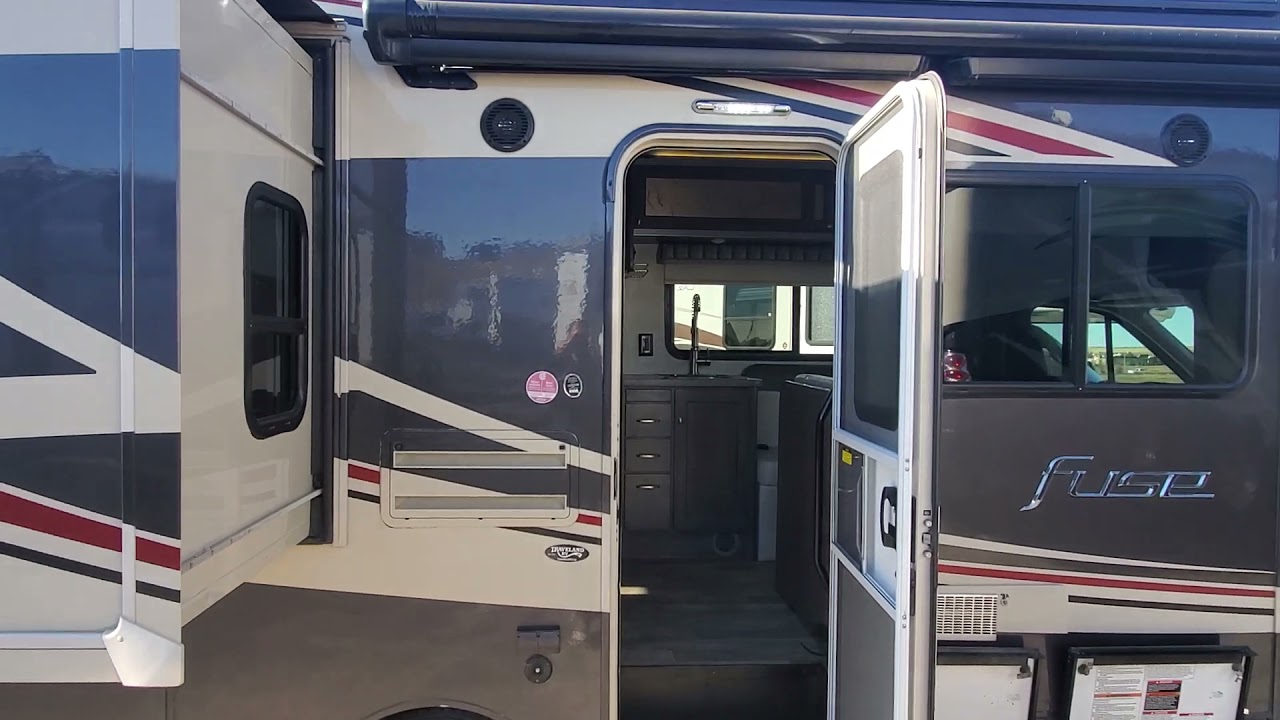 2018 Winnebago Fuse 23T