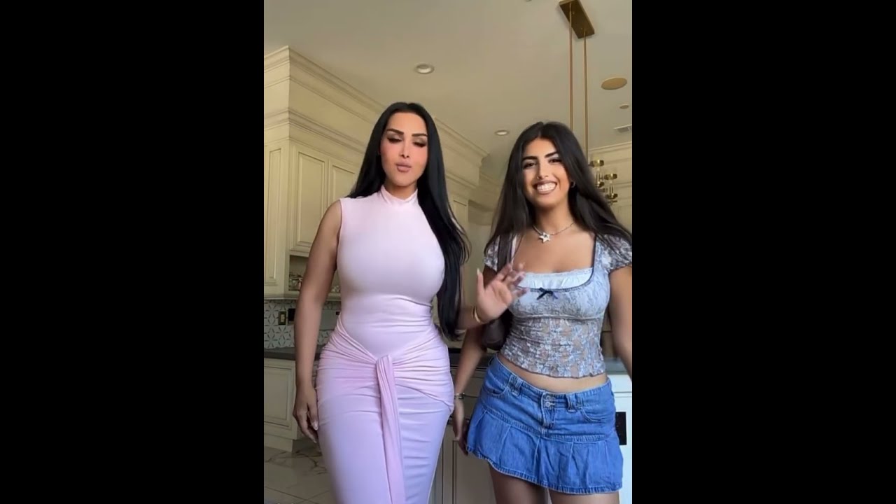هند القحطاني فرحانه بجمال جسمي خصري منحوت وأرداف مرفوعه❤️‍🔥حت رؤى قاعده تمدحني😍