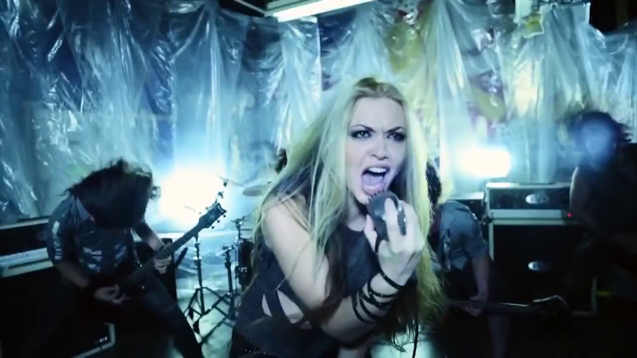 Alissa White Gluz VS Vicky Psarakis Voice Battle