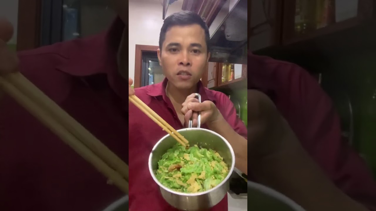 Món trứng chiên với mướp đắng 