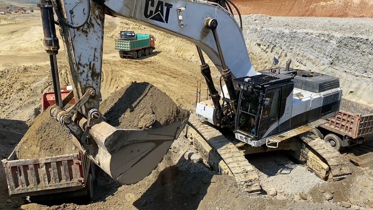 Caterpillar 375 Excavator Loading Trucks