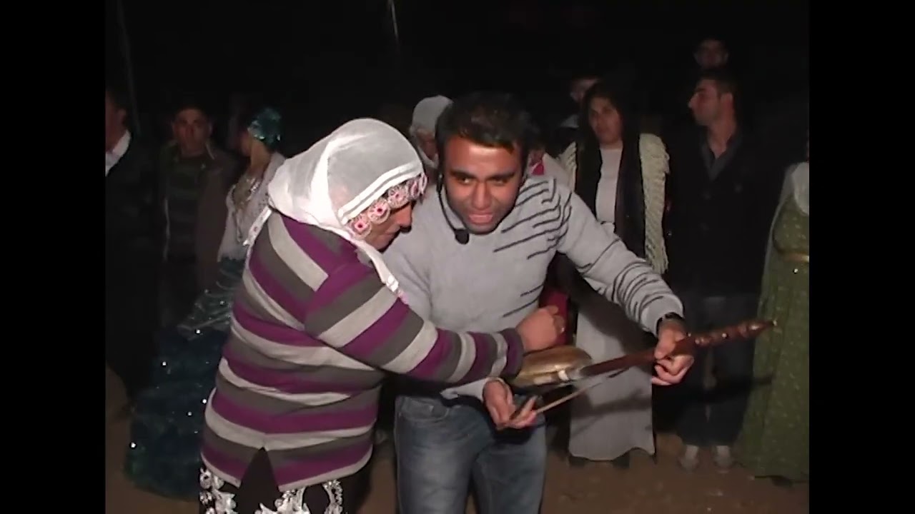 ŞERİNE ENES DAWATA MALA HANIME GÜNDE DERIKFAN 2011                PART4 KEMENÇE RAKS